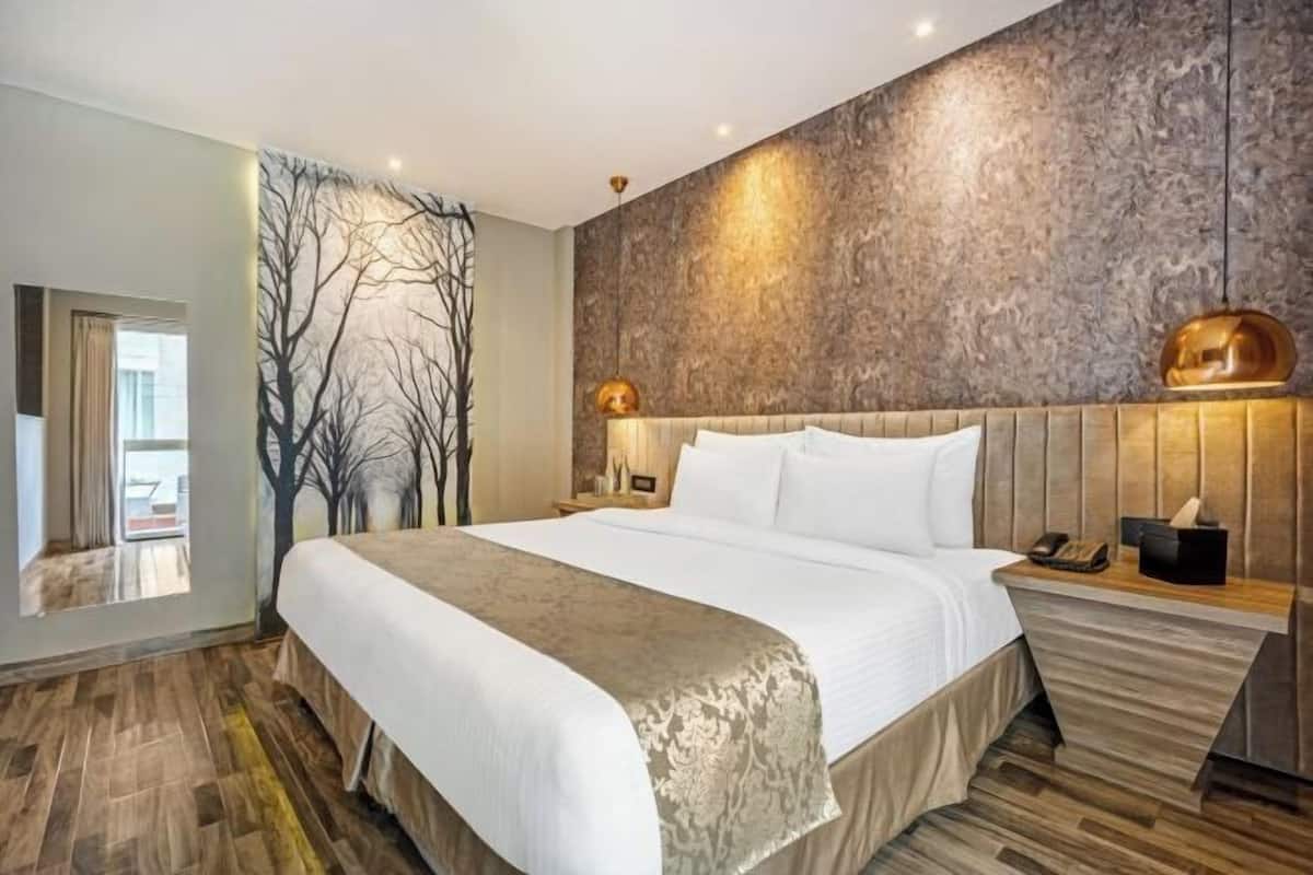 Bar mini, peti besi dalam bilik, langsir/tirai gelap terus, kalis bunyi