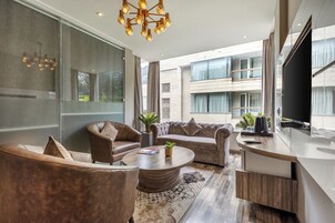 Suite Junior | Minibar, una cassaforte in camera, tende oscuranti, insonorizzazione