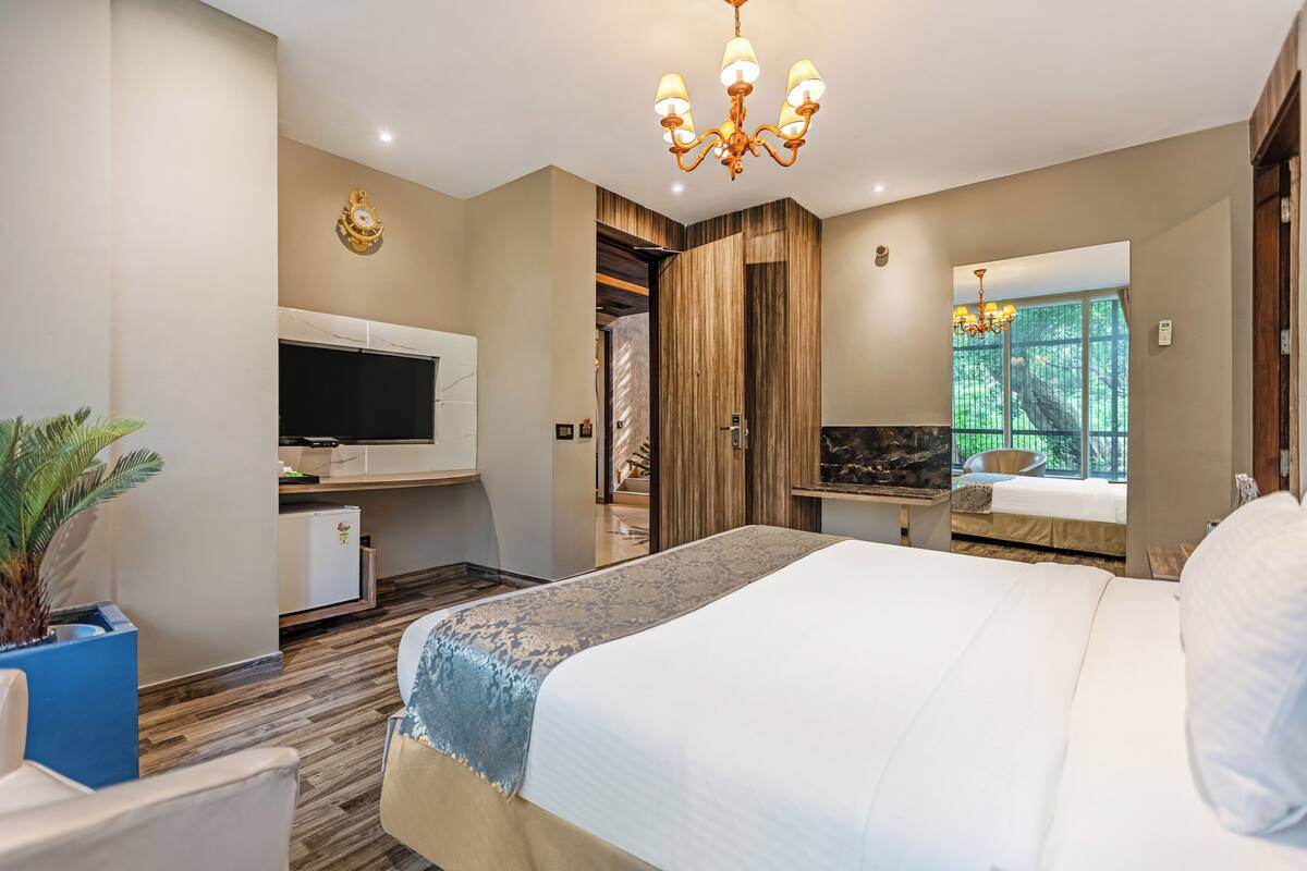 Minibar, in-room safe, blackout drapes, soundproofing