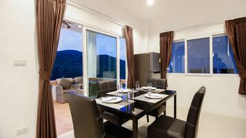 Deluxe Villa, 2 Bedrooms, Mountain View | In-room dining