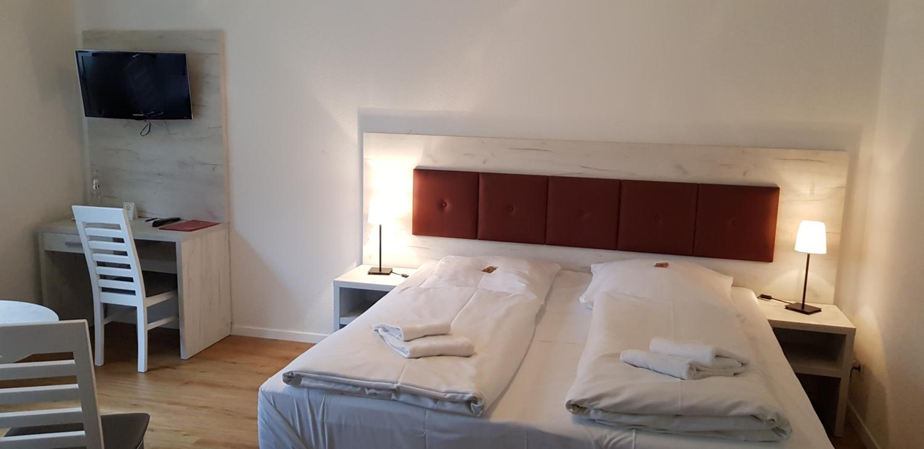 Schreibtisch, kostenloses WLAN, Bettwäsche