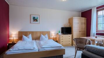 Basic-Doppelzimmer, 1 Doppelbett, Nichtraucher | Schreibtisch, kostenloses WLAN, BettwÀsche