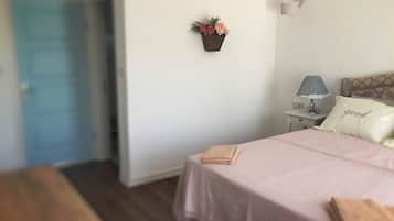 Deluxe Double Room, 1 Queen Bed, Non Smoking, Patio