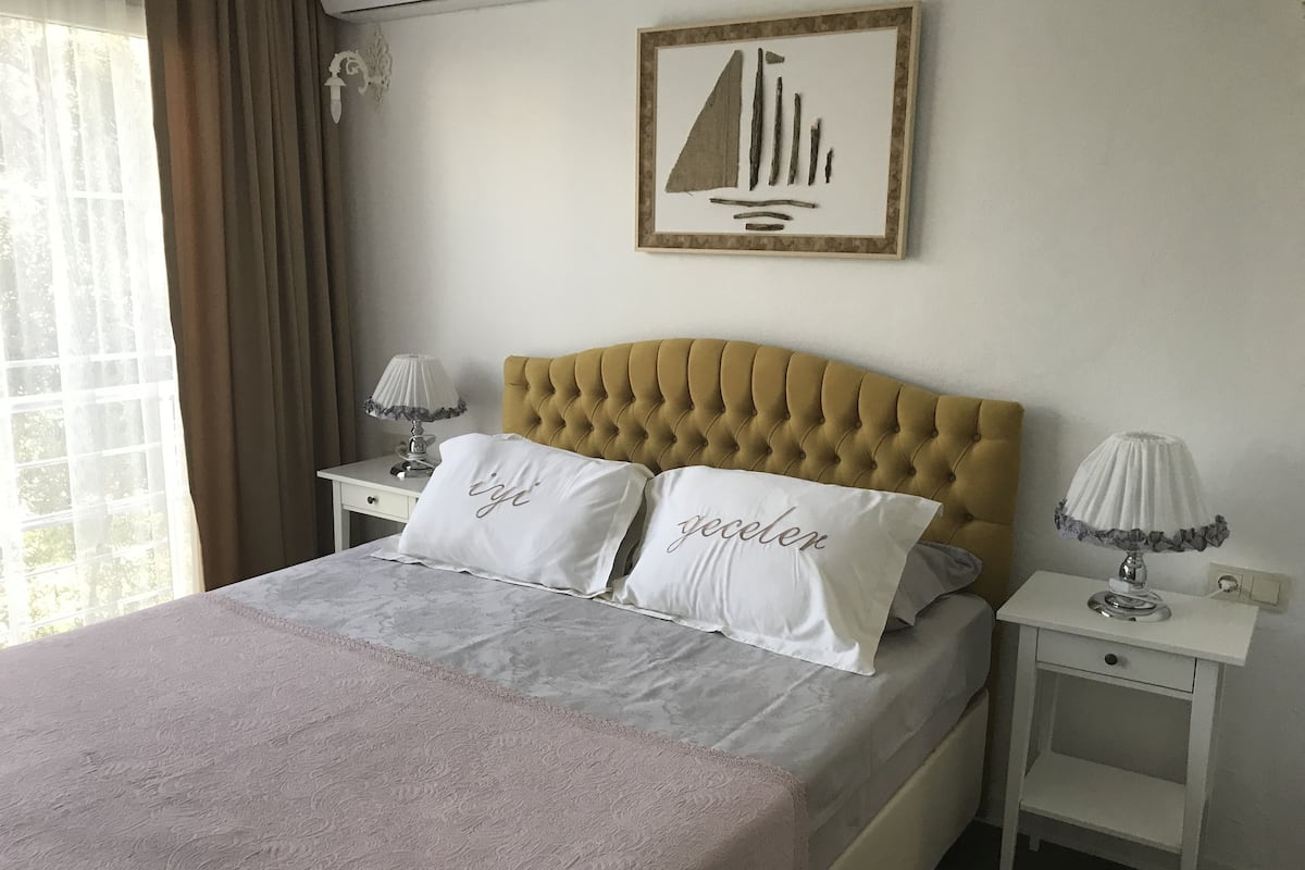 Deluxe Triple Room, Non Smoking | Premium bedding, bed sheets