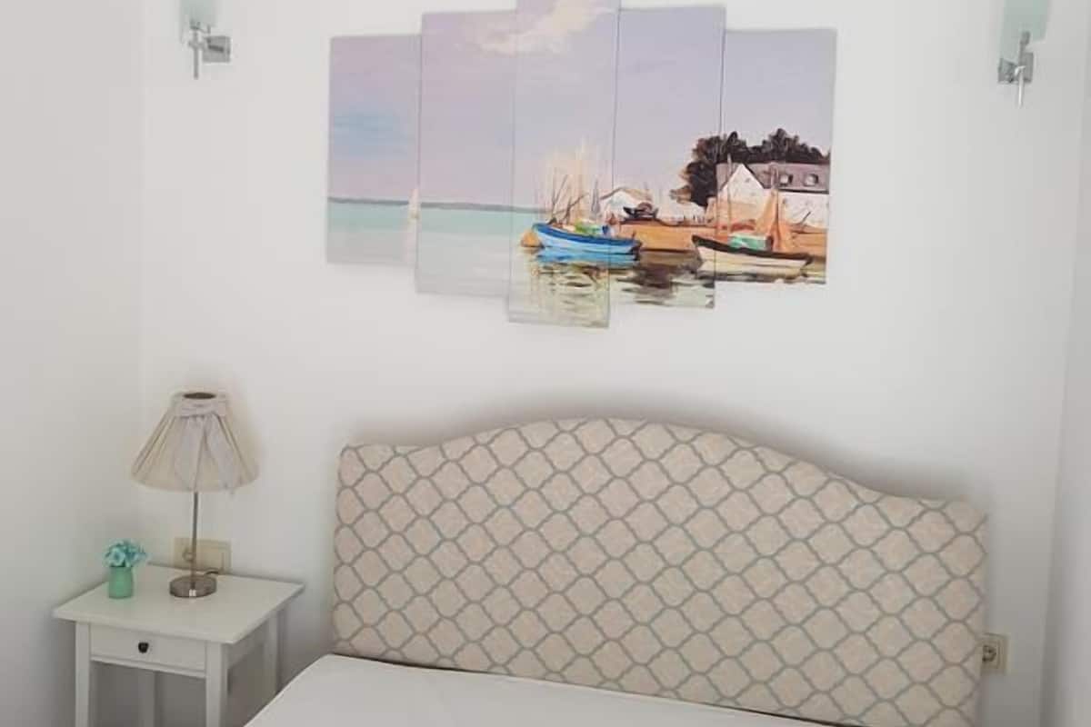 Deluxe Single Room, Non Smoking | Premium bedding, bed sheets