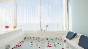 Suite Deluxe, fumadores | Bañera de hidromasaje