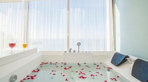 Deluxe-Suite, Raucher | Whirlwanne