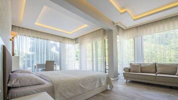 Junior-Suite, Raucher | Zimmersafe, Schreibtisch, kostenlose Babybetten, kostenloses WLAN