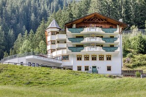 Front of property - Hotel Edelweiss Schlössl (Kappl)