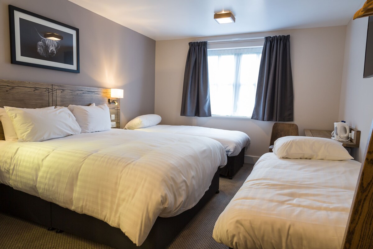 Desk, iron/ironing board (on request), WiFi (free), bed sheets