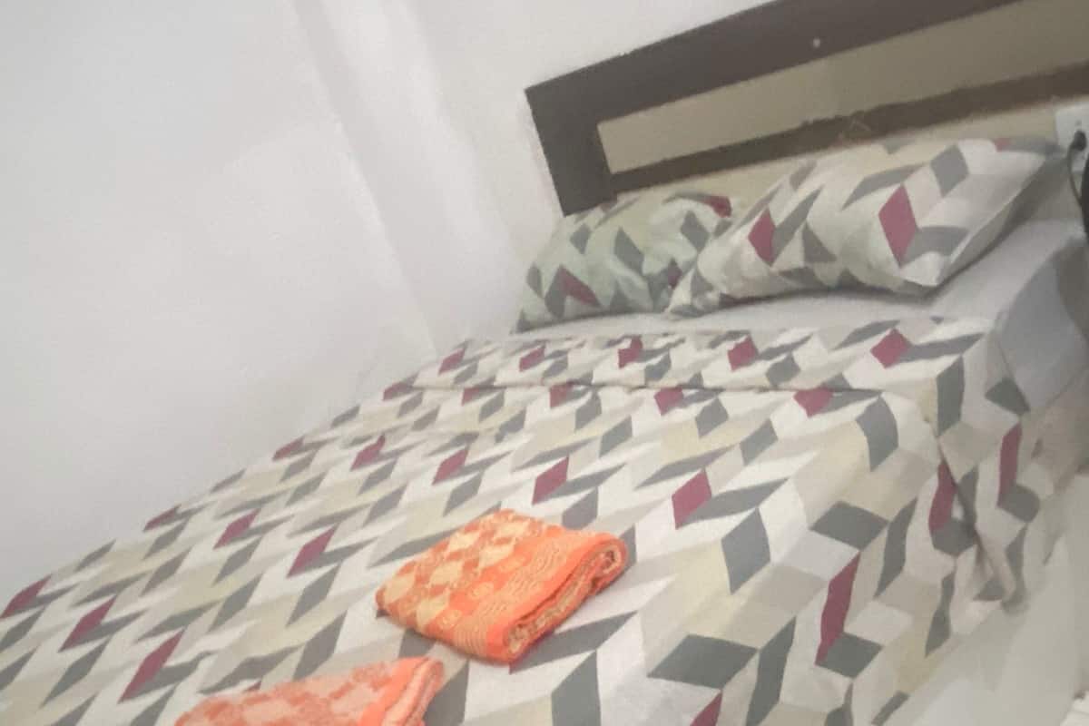 Cama de Casal (Com Ventilador) | 1 kamar tidur, setrika/meja setrika, Wi-Fi gratis, dan seprai linen