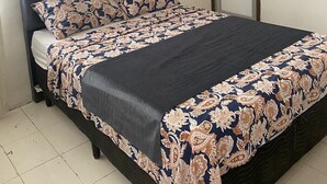 A bedroom with a bed, a wardrobe, and two wall art pieces. - Pousada Axé (Salvador)