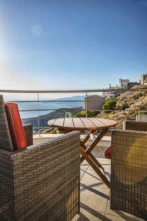 Honeymoon Suite, Sea View | Balcony - Viva B&B (Saronikos)
