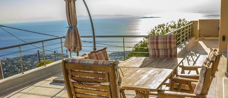 Deluxe appartement, uitzicht op zee | Balkon