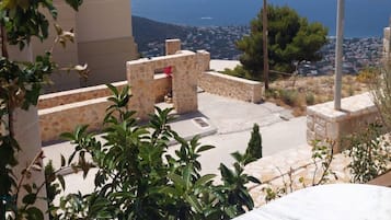 Deluxe Triple Room, Sea View | 露台