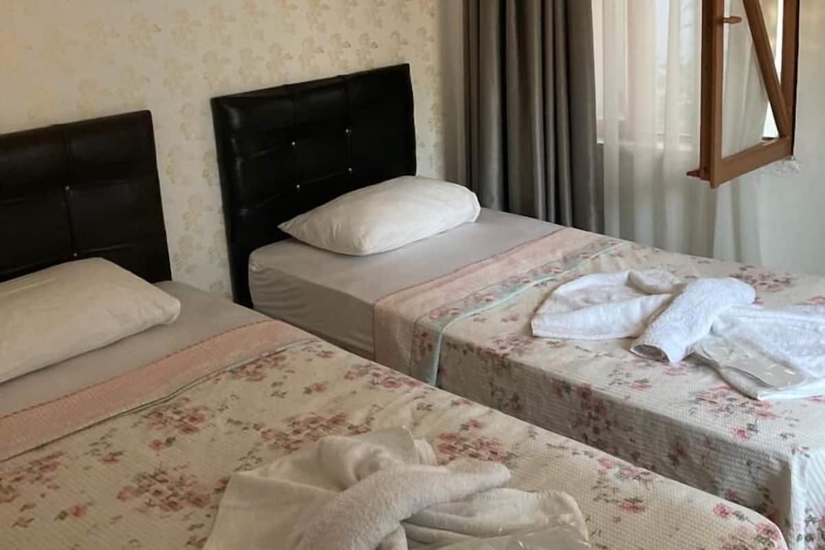 Studio | 3 bedrooms, desk, free WiFi