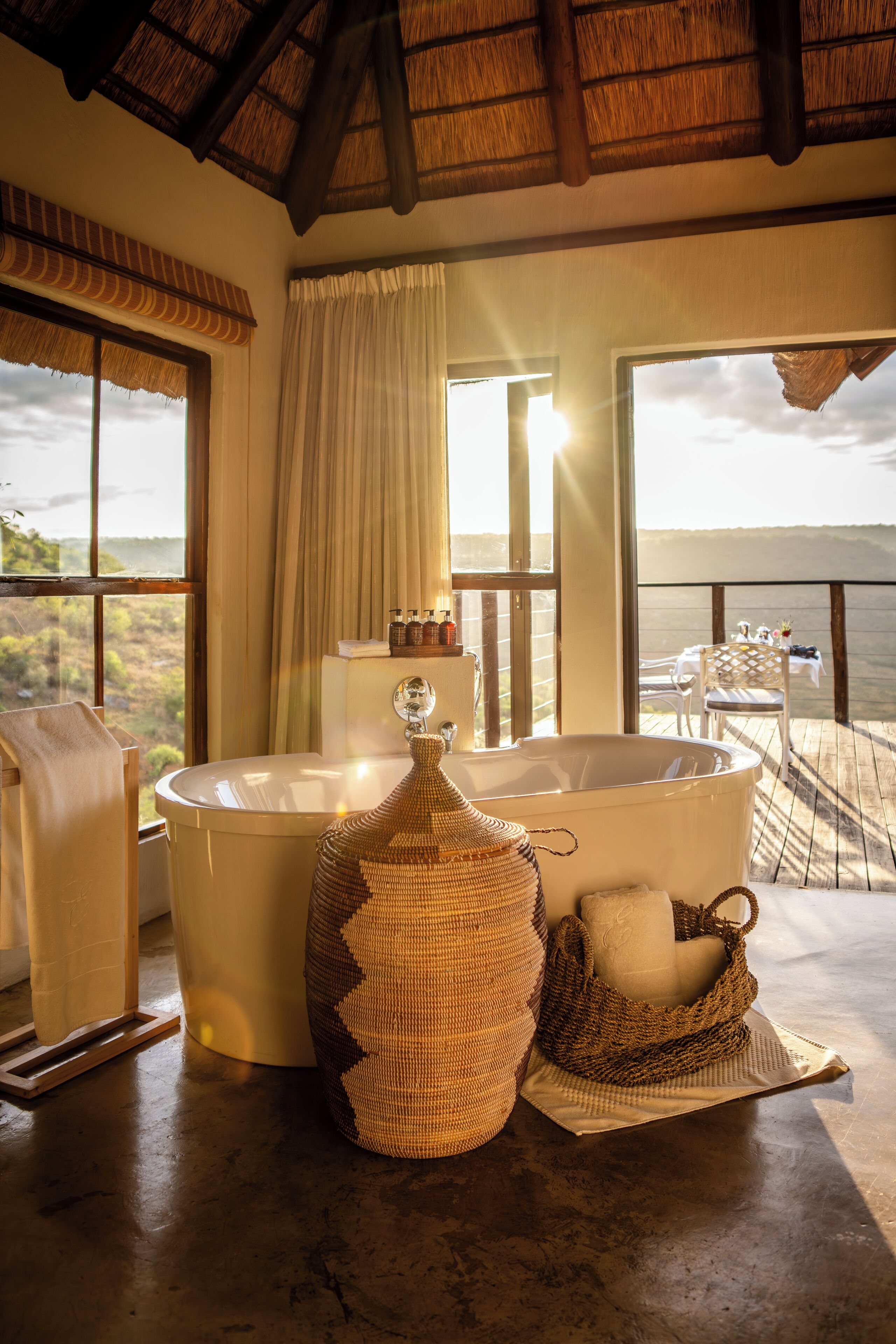 Badewanne und Dusche (separat), Quellwasserbad, Haartrockner, Bademäntel