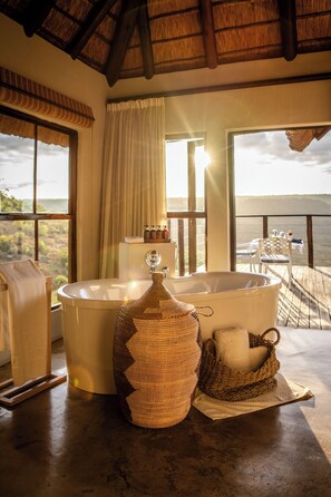 Separate bathtub and shower, spring water bathtub, hair dryer, bathrobes