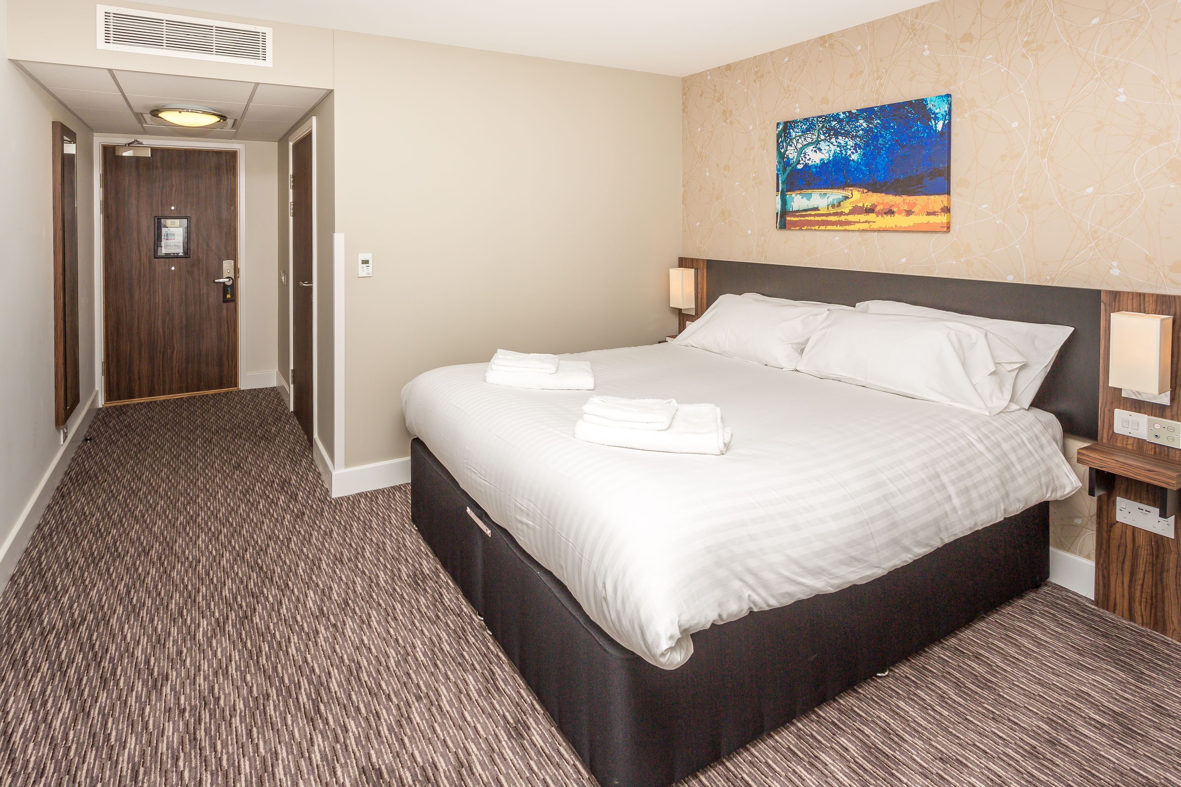 Double Room | Desk, iron/ironing board, free WiFi, bed sheets