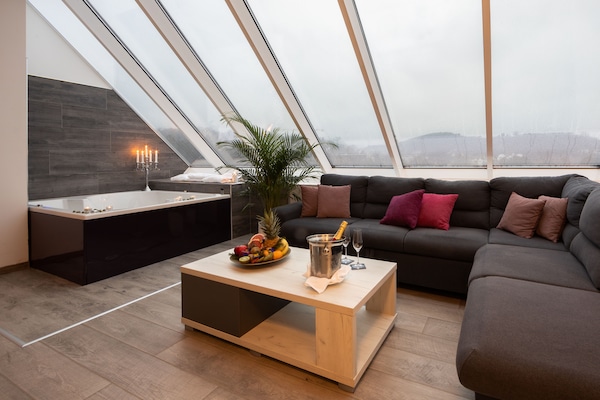 Deluxe Suite, Jetted Tub | 1 bedroom, minibar, in-room safe, desk