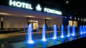 A hotel entrance with a fountain display and a sign reading "HOTEL FONTAINA". - Hotel Fontana (Vrnjacka Banja)