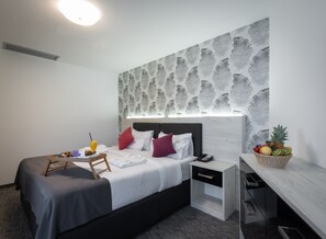 Deluxe Suite | 1 bedroom, minibar, in-room safe, desk - Hotel Fontana (Vrnjacka Banja)