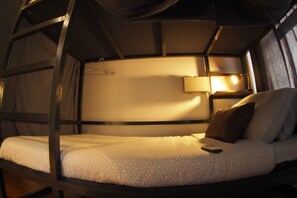 Värdeförvaringsskåp på rummet, arbetsyta för laptop och gratis wi-fi