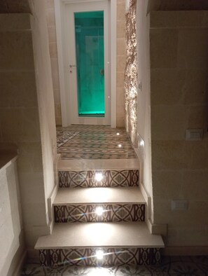 Shower, hydromassage showerhead, hair dryer, bathrobes - Lo Scrigno del Salento (Sava)