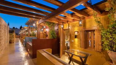 10GR Boutique Hotel and Wine Bar