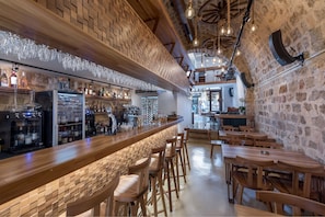 Bar (en la propiedad)