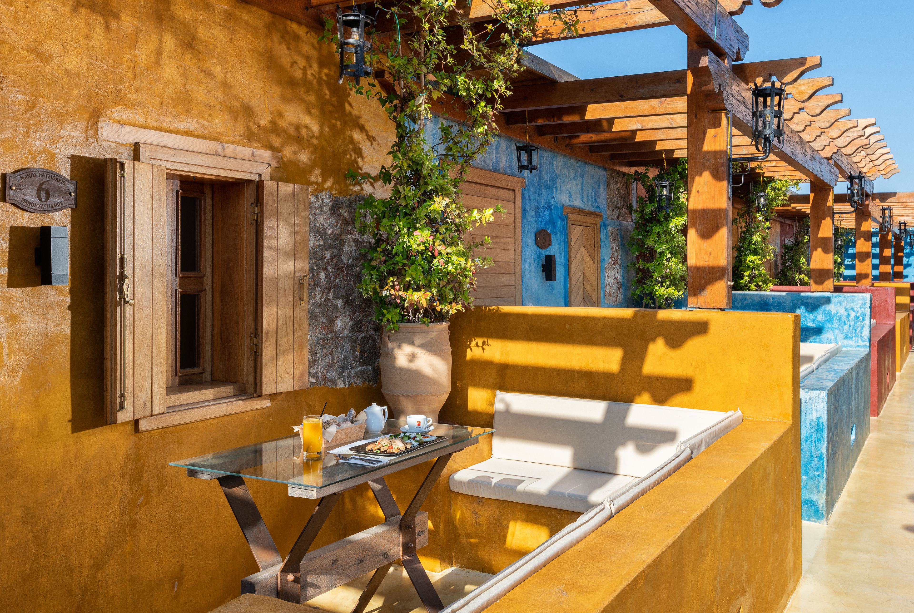 Deluxe Stone Room | In-room dining