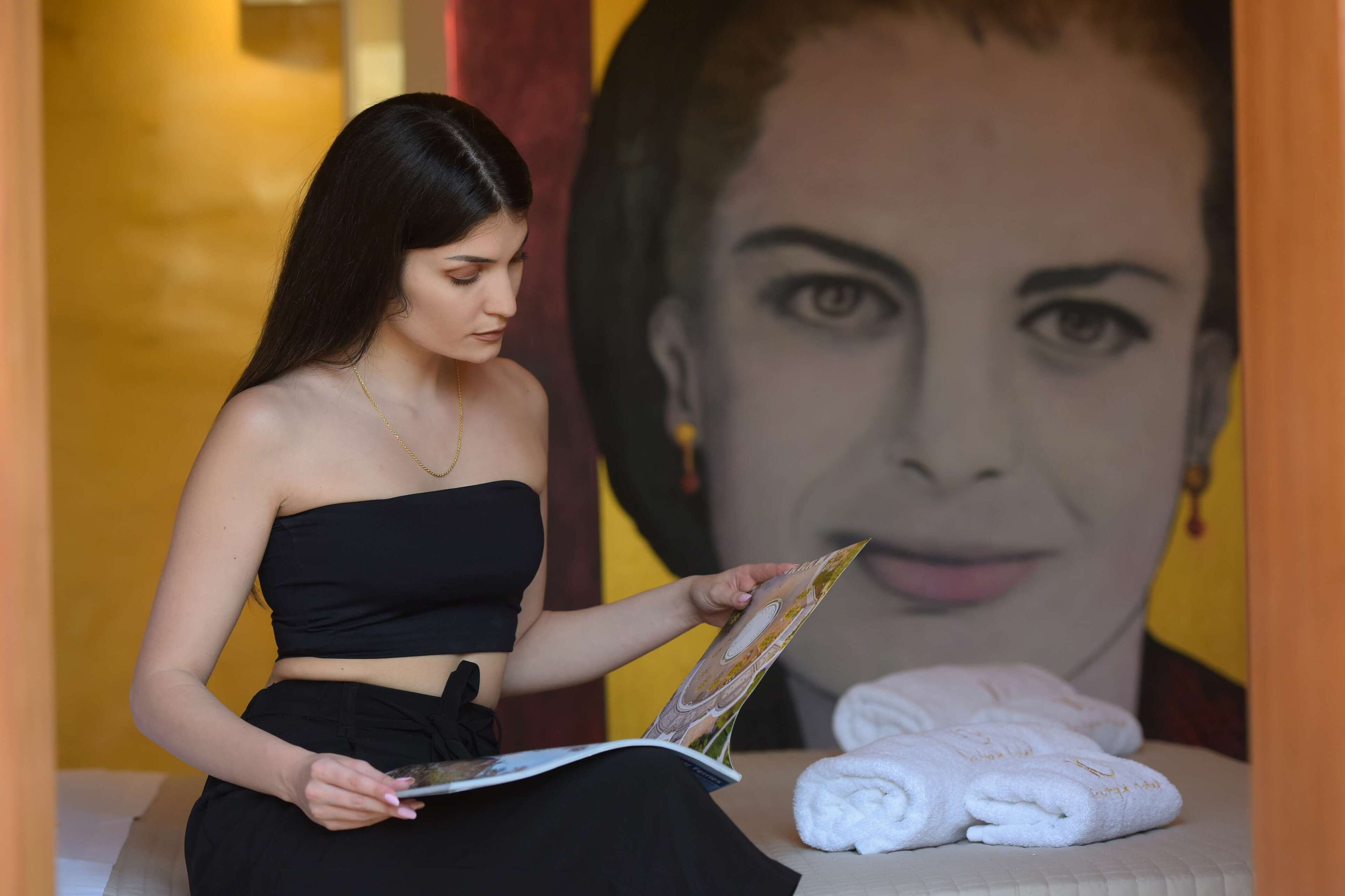 Deluxe Stone Room | Down duvets, minibar, in-room safe, soundproofing