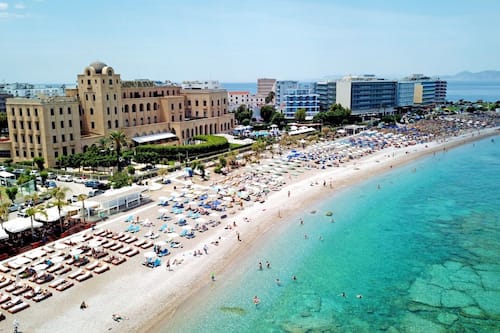 Beach nearby, sun-loungers, beach umbrellas, beach towels
