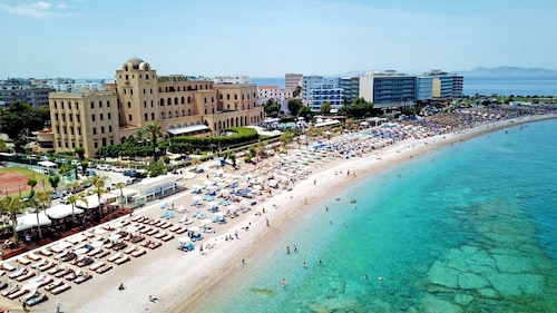 10GR Boutique Hotel and Wine Bar