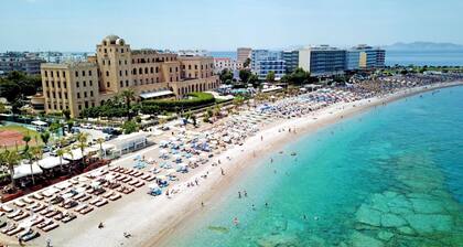 10GR Boutique Hotel and Wine Bar