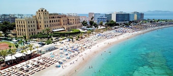 10GR Boutique Hotel and Wine Bar