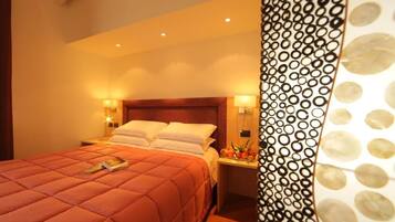 Premium bedding, Tempur-Pedic beds, minibar, in-room safe