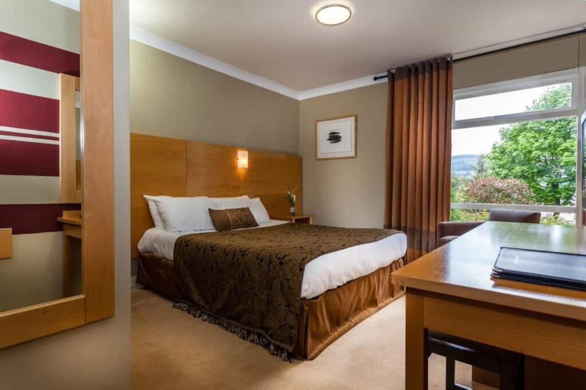 Desk, laptop workspace, iron/ironing board, free WiFi