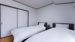 Unclassified image, 4 of 9, button - Gentle Wind House (Kyoto)