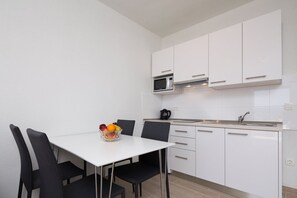 Apartment (2) | Private kitchen | Fridge, microwave, stovetop, electric kettle - Villa Panorama (Omis)