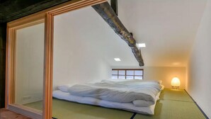 Rumah Basic, Beberapa Tempat Tidur, Bebas Asap Rokok | 2 kamar tidur, meja kerja, Wi-Fi gratis, dan didekorasi berbeda-beda