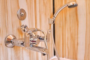 Classic Double Room, 1 Double Bed, Non Smoking | Bathroom amenities | Shower, free toiletries, hair dryer, towels - De-Laila Houseboats (Srinagar)