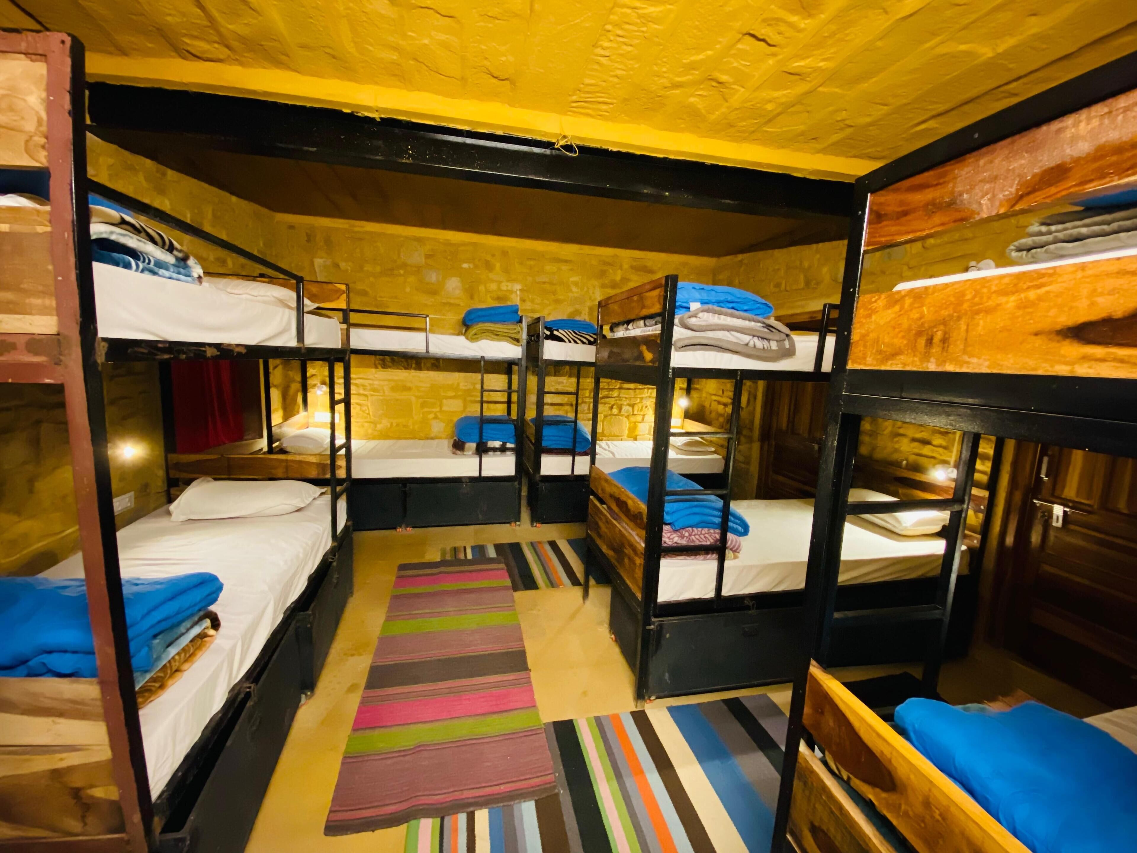 12 Bed Mixed Dorm | Free WiFi, bed sheets