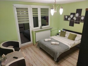 مكواة/لوح كي وواي فاي مجانًا وملاءات أسرّة