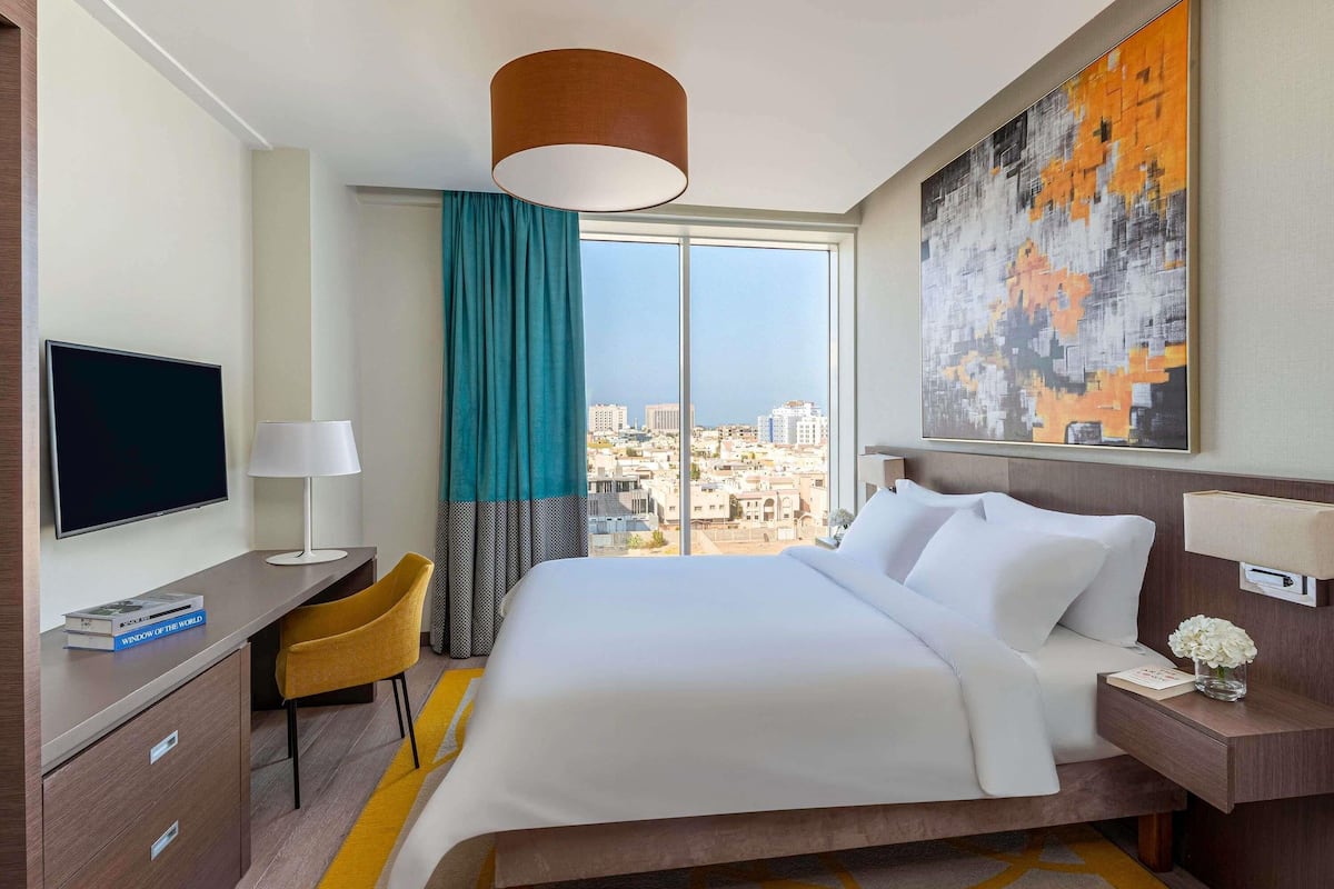 Apartment, 1 Bedroom | In-room safe, desk, laptop workspace, blackout drapes