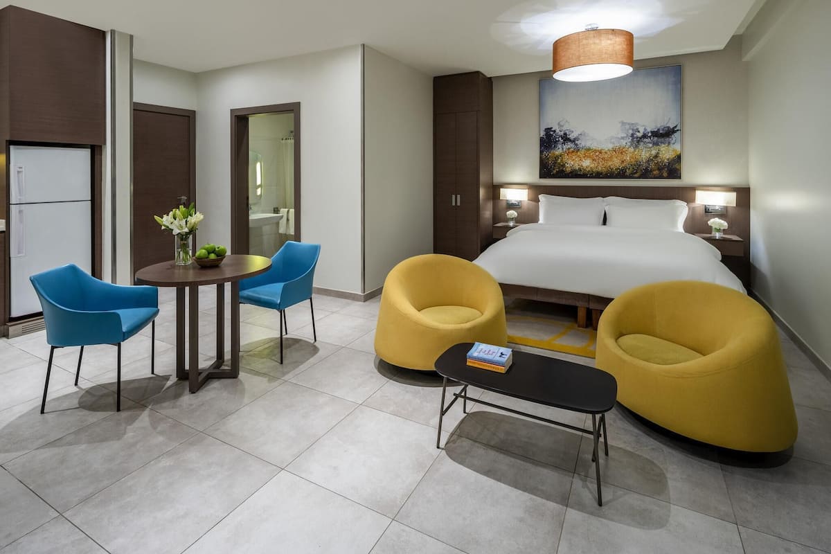 Studio, 1 Double Bed | In-room safe, individually furnished, desk, laptop workspace