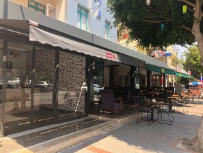 Se sirven desayunos, comidas y cenas