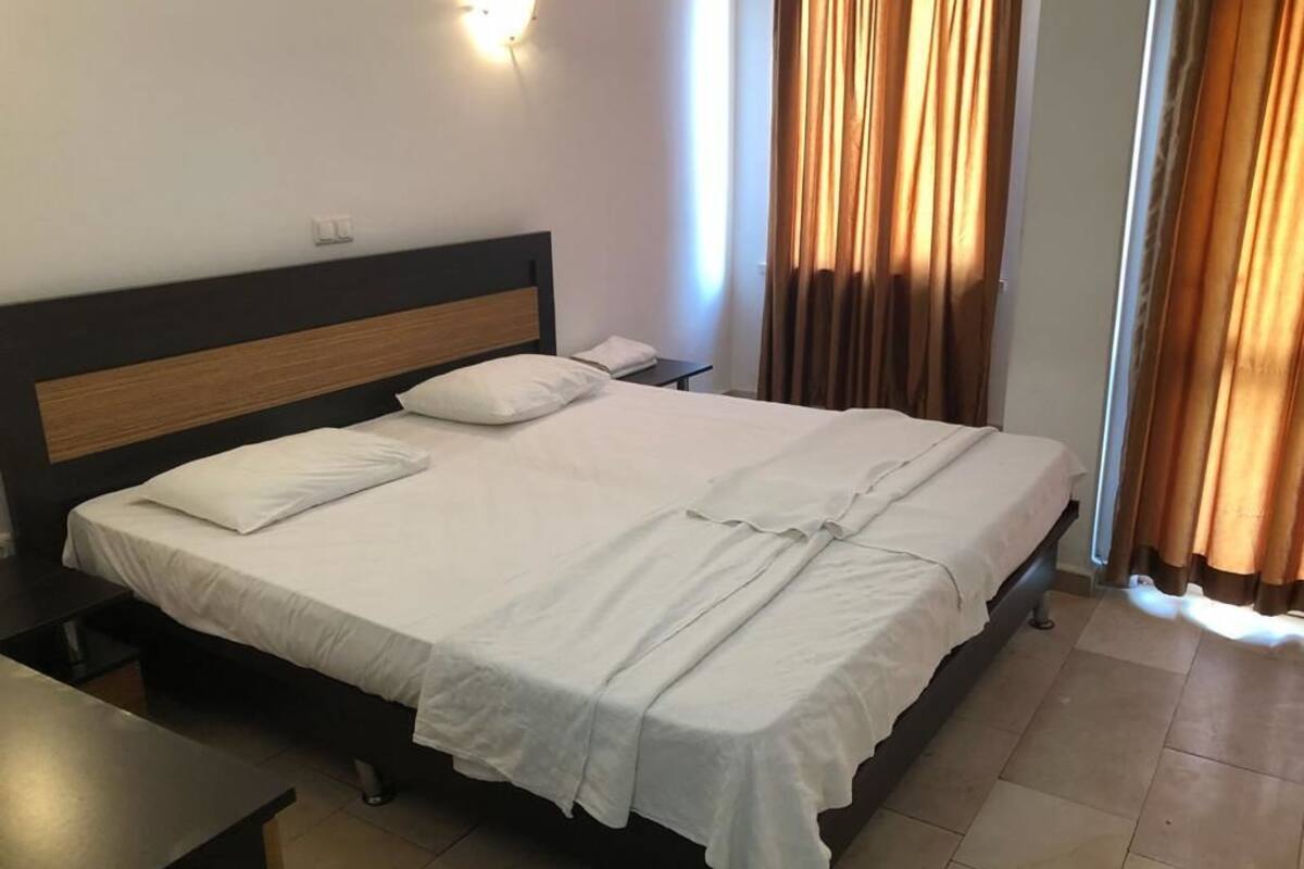 Standard Suite, Hill View | 1 bedroom, desk, rollaway beds, bed sheets