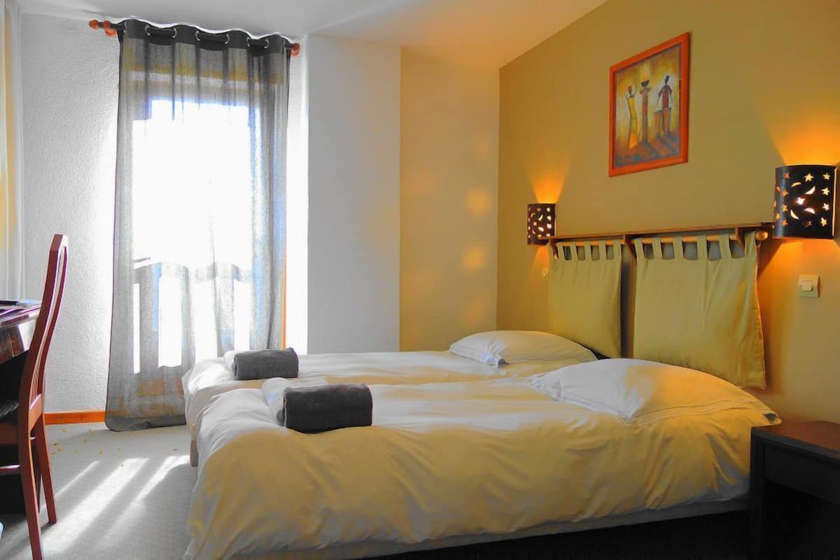 twin room | individually decorated, individually furnished, desk, iron/ironing board