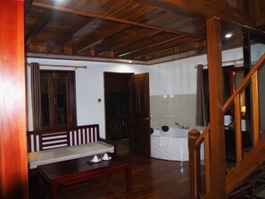 Balcony - Wisdom Mystery Hotel (Luang Prabang)